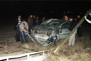 Polis aracı şarampole u&ccedil;tu: 2 yaralı