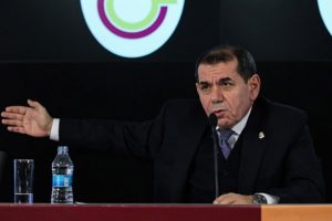 &Ouml;zbek, eski başkanları topluyor!