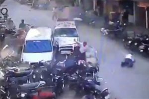 Ambulans dehşet sa&ccedil;tı: 1 &ouml;l&uuml;, 4 yaralı