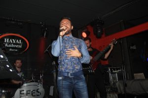 Gen&ccedil; solistten b&uuml;y&uuml;k sorumluluk projesi...