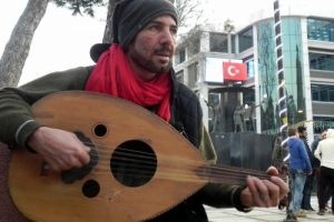 Suriye'den udunu alarak ka&ccedil;tı