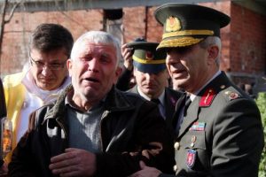 Şehit Uzman &Ccedil;avuş G&ouml;ksel Cin'in baba evine ateş d&uuml;şt&uuml;