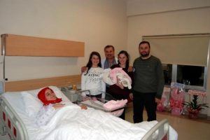 Ablası ve babası ile aynı g&uuml;nde doğdu