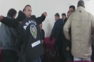 Siyasi partiye kumar baskını