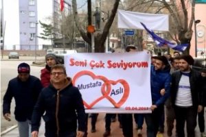 &Ccedil;ılgın taraftar aşkını b&ouml;yle ilan etti
