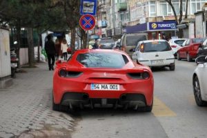Şampiyon motosiklet&ccedil;iye park cezası
