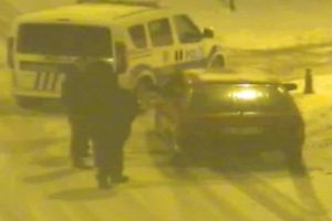 Alkoll&uuml; drift&ccedil;i polise yakalandı