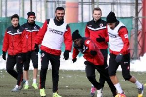 Sel&ccedil;uk ve Campos katılmadı