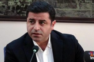 Demirtaş: Geri d&ouml;n&uuml;lmeyecek k&ouml;pr&uuml; yıkılmasına yol a&ccedil;abilir