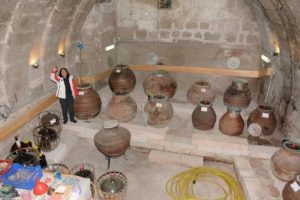 Aksaray'da bin yıllık k&uuml;plerde &uuml;retilen şaraplar, Avrupa'ya ihra&ccedil; ediliyor