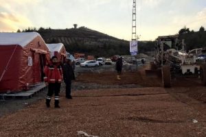 Suriye sınırındaki G&uuml;ve&ccedil;&ccedil;i &ccedil;adır kentte yaşam başladı