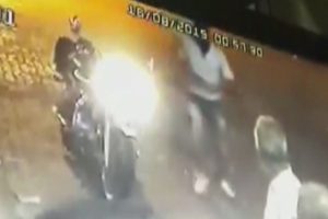 Tartıştığı motosikletliyi vuran emniyet m&uuml;d&uuml;r&uuml;ne beraat