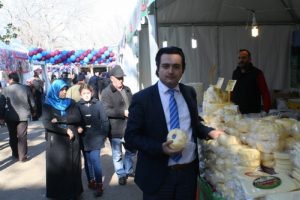 Karadenizlilerin y&ouml;resel fuarı Mudanya'da ilgi g&ouml;r&uuml;yor