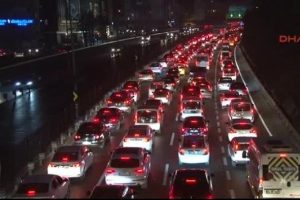 İstanbul'da trafik yoğunluğu y&uuml;zde 90'a ulaştı