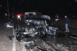 Eskişehir'de trafik kazası: 3 &ouml;l&uuml;, 5 yaralı
