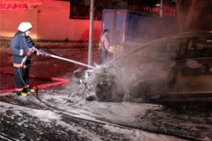 İstanbul'da 7 ara&ccedil; kundaklandı