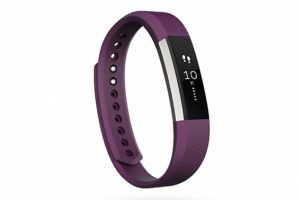 Fitbit akıllı bilekliğini tanıttı
