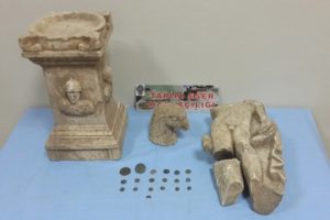 İzmir'de polis su&ccedil;&uuml;st&uuml; yakaladı