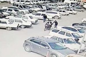 Motosiklet hırsızı g&uuml;venlik kamerasından yakalandı