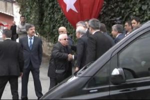 Kılı&ccedil;daroğlu şehit evini ziyaret etti
