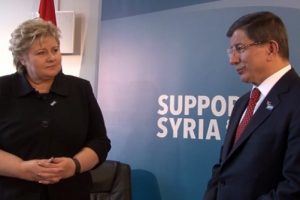 Davutoğlu Norve&ccedil;li mevkidaşıyla g&ouml;r&uuml;şt&uuml;