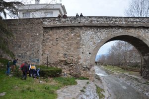 Bursa'da tarihi k&ouml;pr&uuml;den atlayan bir kişi ağır yaralandı