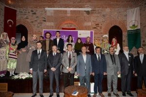 Bursa'da gen&ccedil; şairler h&uuml;nerlerini mısralara d&ouml;kt&uuml;