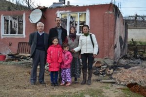 Samsun'da kış g&uuml;n&uuml; sokakta kaldılar