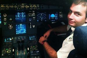 Gen&ccedil; pilot yaşam savaşını kaybetti