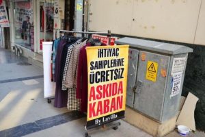 Soğuk kış g&uuml;nlerinde yoksulları ısıtan kampanya