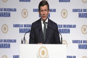 Başbakan Davutoğlu: Sol yanımda K&uuml;rt, sağ yanımda Karadeniz &ccedil;ocuğu