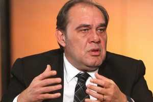 Demir&ouml;ren'in peşini bırakmıyor!