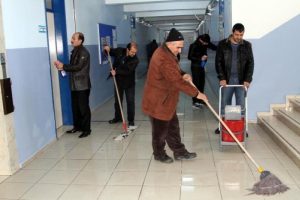 H&uuml;k&uuml;ml&uuml;ler okulları temizledi