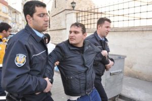 Zihinsel engelli gen&ccedil; intihar etmek istedi