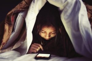 Uykusuzluk Facebook kullanımını artırıyor