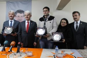 Bursa'da Şahin'den teşkilatlara &ouml;d&uuml;l