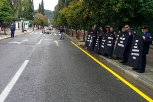 Yunan polisinden Başbakanlık &ouml;n&uuml;nde protesto