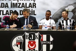 Beşiktaş'ın yeni transferleri imzayı attı