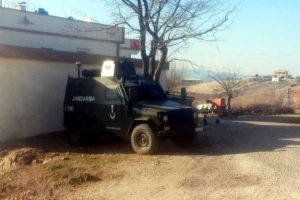 Jandarma t&uuml;m k&ouml;y&uuml; koruma altına aldı