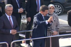 Başbakan'dan Mardin'de mini miting