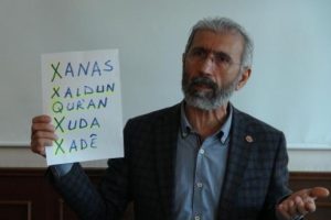 Oğlunun kimliğine 'Xanas' ismini yazdıramadı