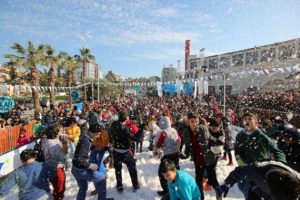 Kar yağmayan Mersin'de kar festivali