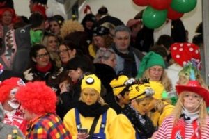 K&ouml;ln'deki karnavalda 18 cinsel taciz şikayeti yapıldı