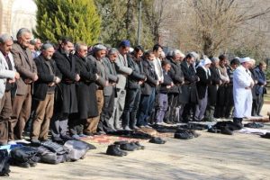 Cizre'ye y&uuml;r&uuml;mek isteyen grup engellendi