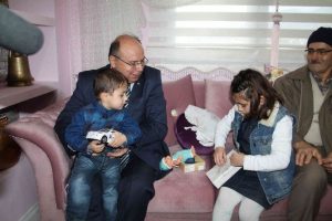 Şehit polisin kızının s&ouml;zleri y&uuml;rekleri dağladı