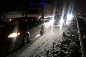 Kayan TIR yolu kapattı: 15 kilometrelik kuyruk oluştu