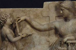 Antik Yunan heykelinde 'laptop' tartışması