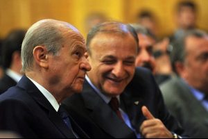 Devlet Bah&ccedil;eli'yi i&ccedil;eriden vurdular!