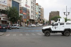 Sur'da &ccedil;atışma: 4 asker yaralı