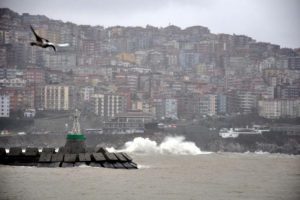 Zonguldak'ta dev dalgalar